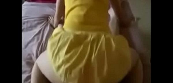  Latina squirter follada por la espalda casera